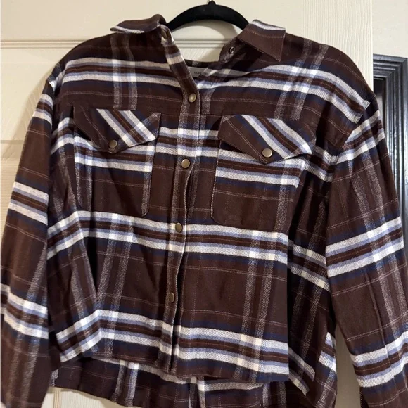 Cleo and wolf flannel - Picture 6 of 7